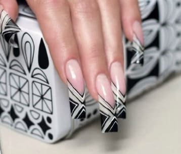 Пример черно-белого дизайна ногтей