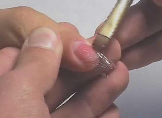 Наращивание ногтей на формы трехфазным гелем