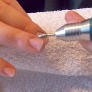 Обработка боковых валиков ногтя