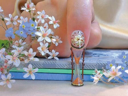 Объемный дизайн ногтей в виде часов