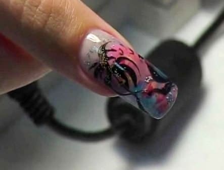 Дизайн ногтей цветным гелем, роспись по мокрому и украшение бульонками