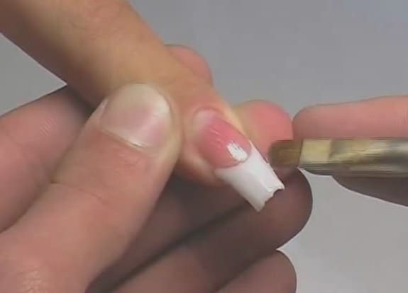 Наращивание ногтей на формы - френч белый