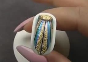 Дизайн ногтей с отрывной фольгой